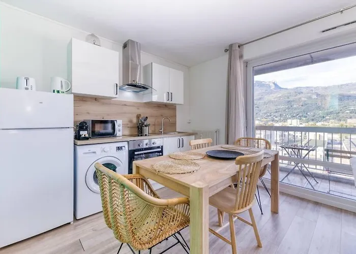 Superbe : Parking Gratuit + Fibre Wifi + Balcon *